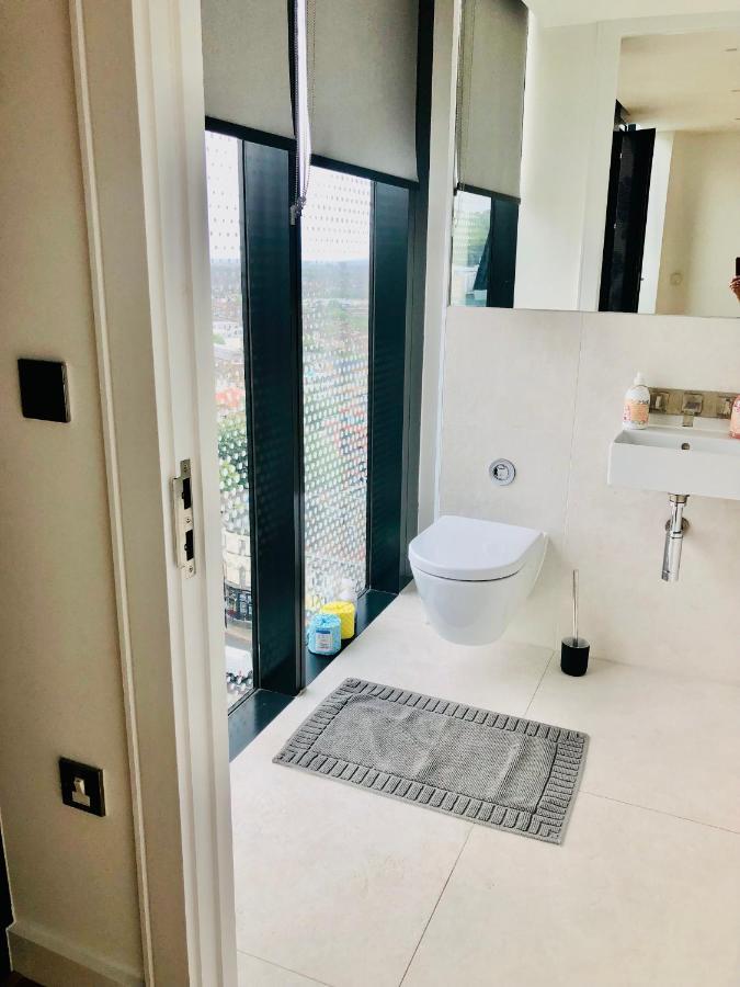 Luxury 2 Bedroom Apartment 20 Min From Central ลอนดอน ภายนอก รูปภาพ